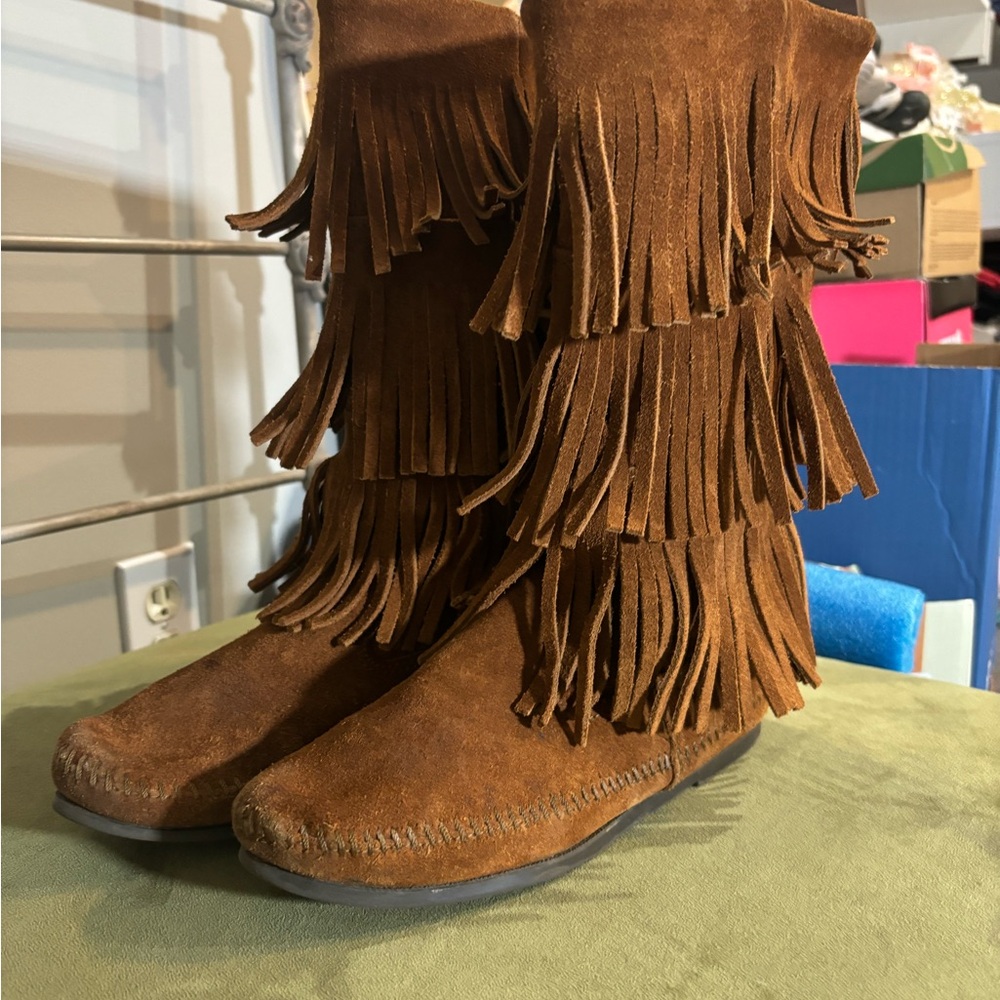 Minnetonka Pocahontas tall fringe Hazel flat boots size 8
